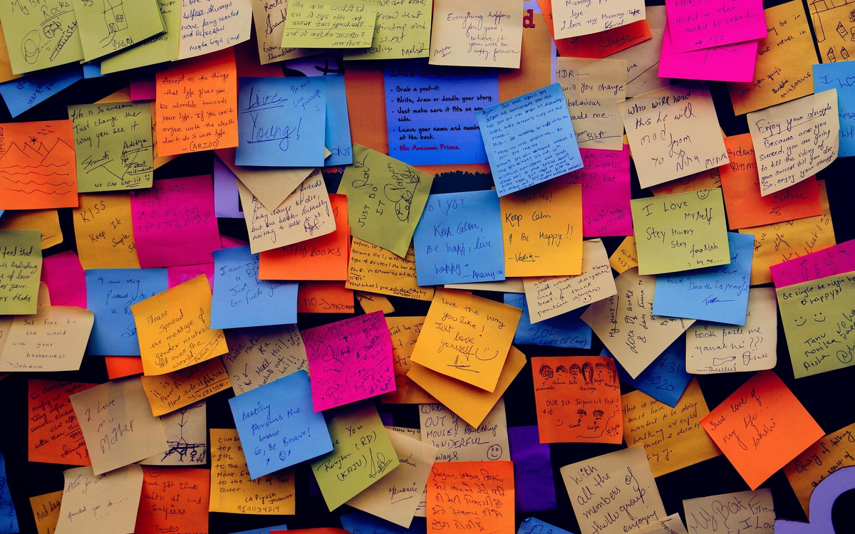 Plein de post-its 